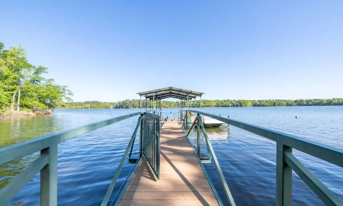 Hartwell House | Lakefront Retreat on Lake Hartwell - 5 mins to downtown Hartwell