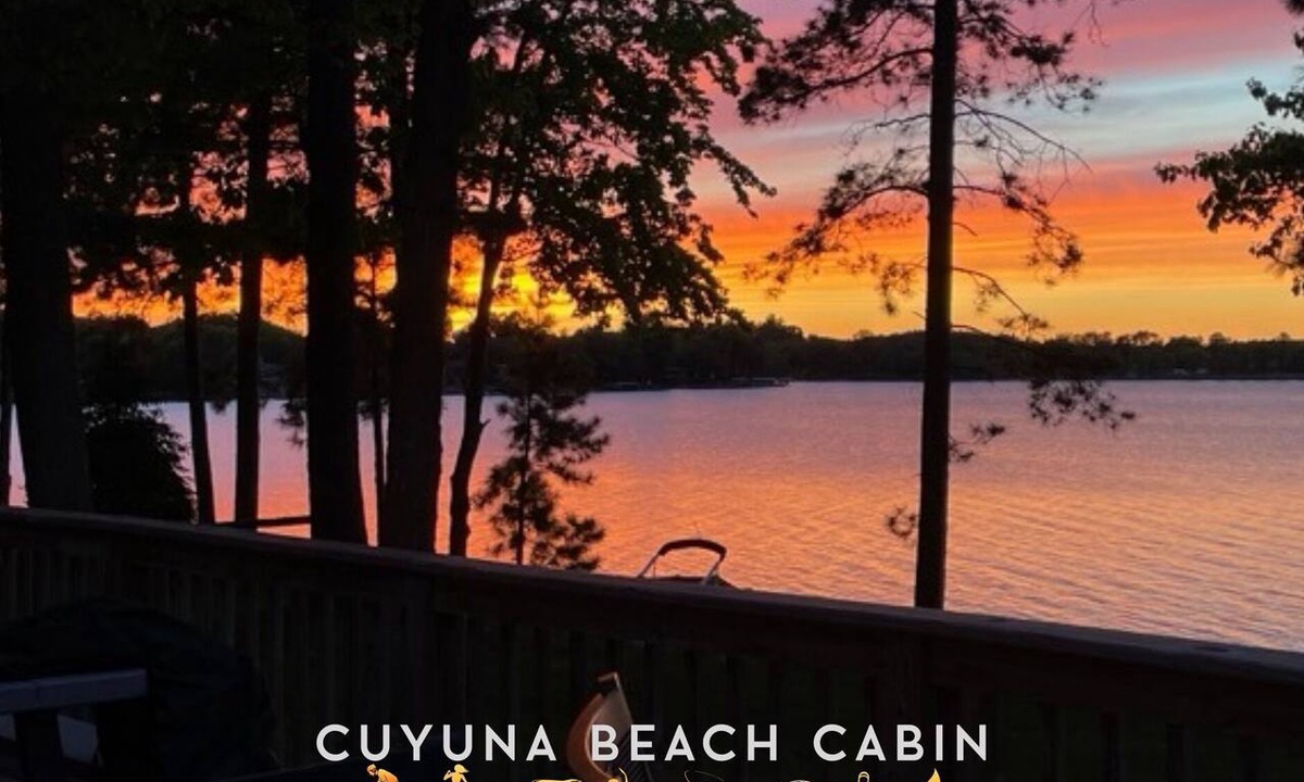Crosby Cabin | Lakefront Rustic-Chic Guesthouse - Hot Tub, 4 beds (2 King size!)