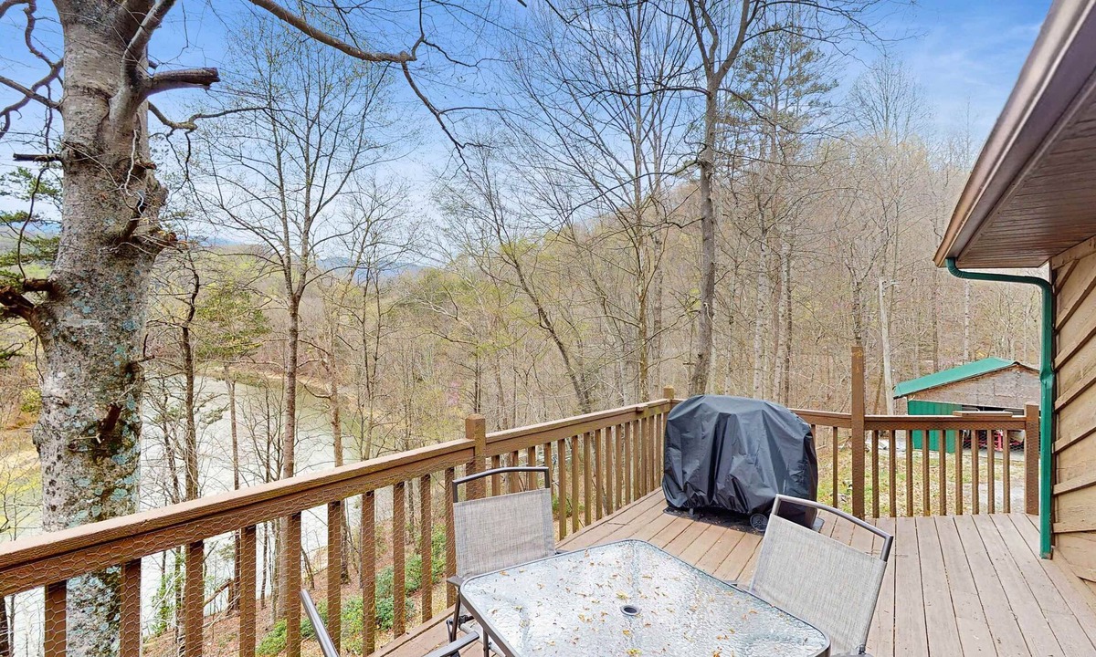 Caryville House | Lakefront Studio, Sleeps 2・Deck・Grill・Dogs Allowed