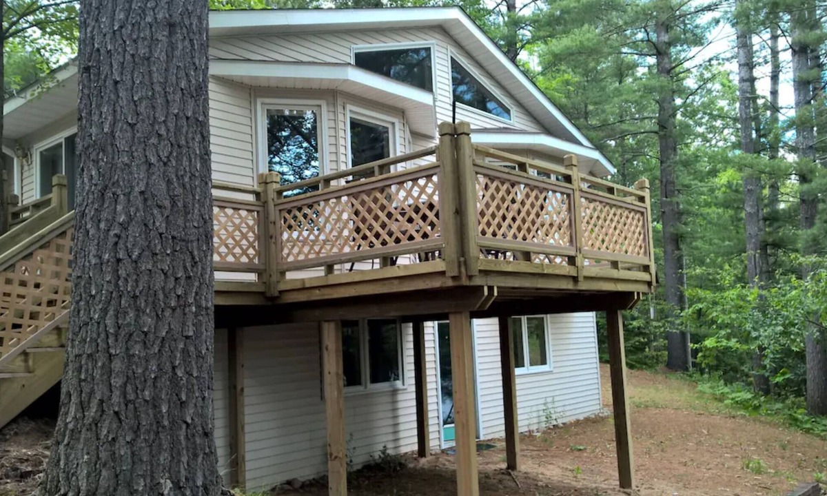 Briley House | Lakefront Vacation home 2800 Sq/ft. Includes kayaks and canoes