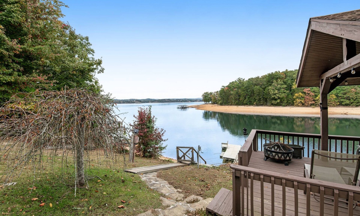Jefferson City House | Lakefront w/free attract tickets, covered porches, outdoor fire pit, Dog Friend