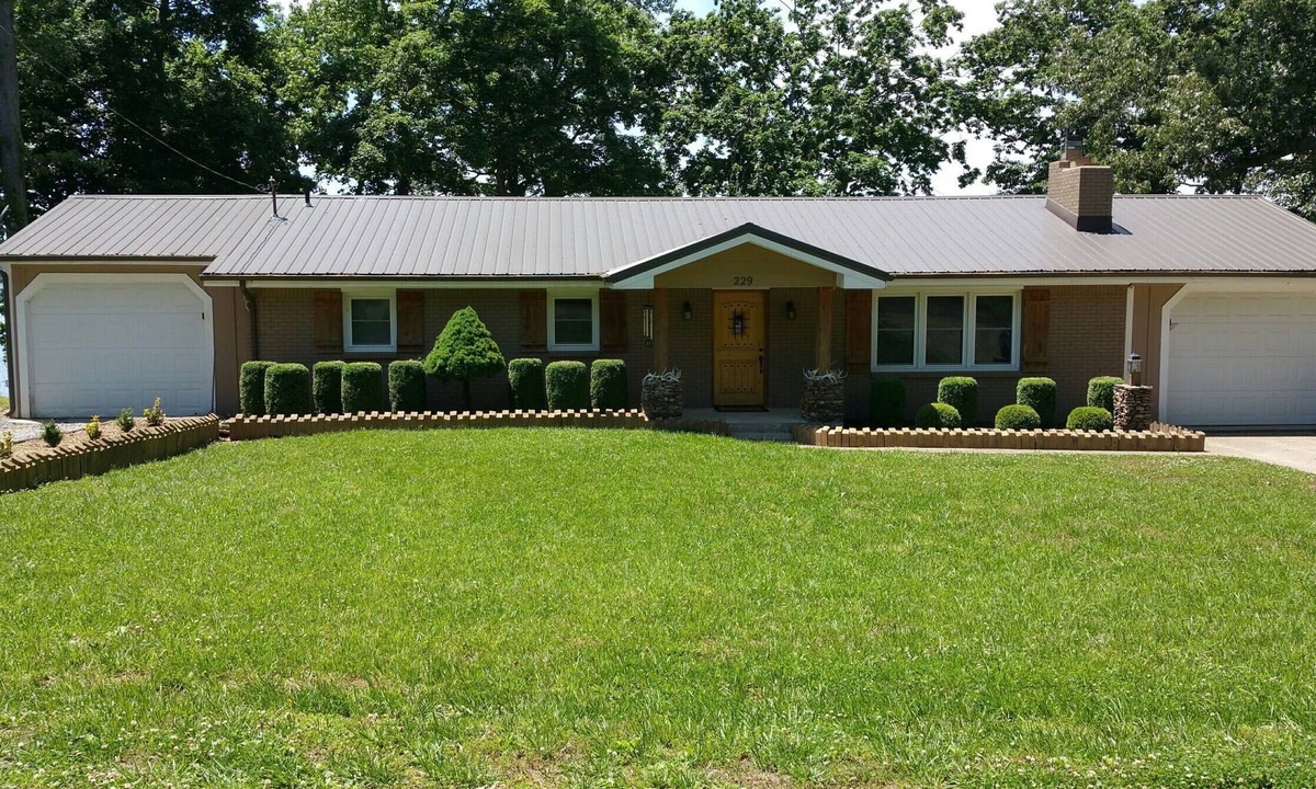 Cadiz House | Lakefront Western Retreat + FREE Seasonal Weekday Pontoon!