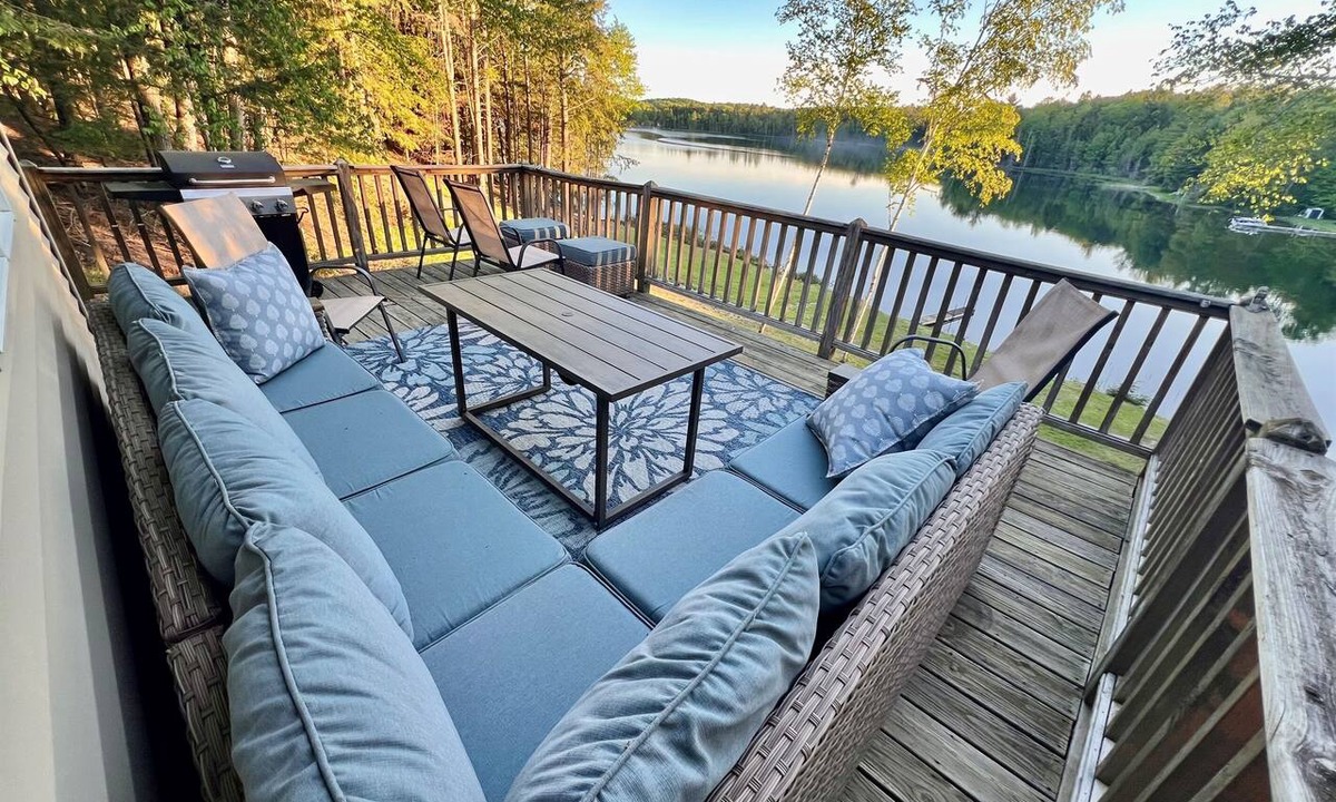 Wetmore House | Lakehouse Near Pictured Rocks | Sleeps 12, Kayaks & Game Room