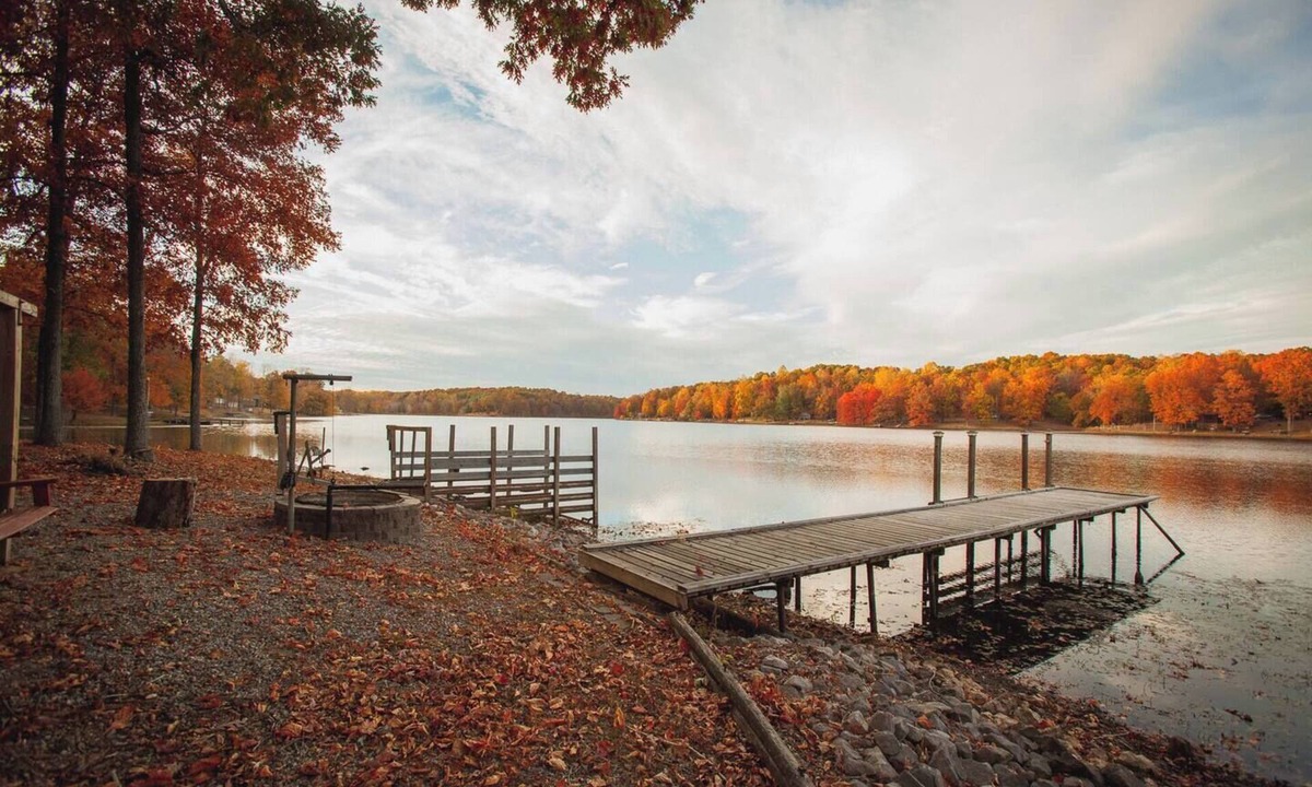 Brookport House | Lakehouse with Hot Tub - Near Shawnee Forest