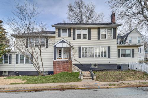 Clifton Heights House | Lakeside Clifton Heights Home Near Forest Park