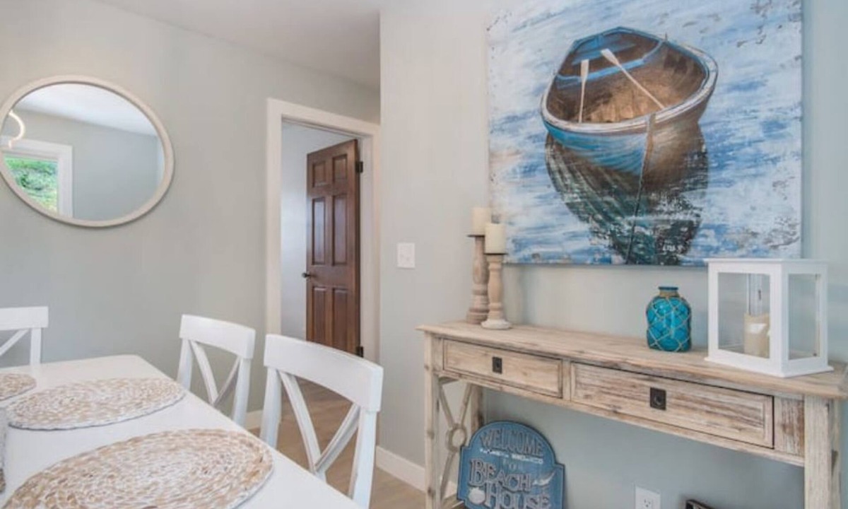 Lakeside House | Lakeside Fun · Sleeps 13 · 2 Fire Pits · Outdoor Games · Dogs OK
