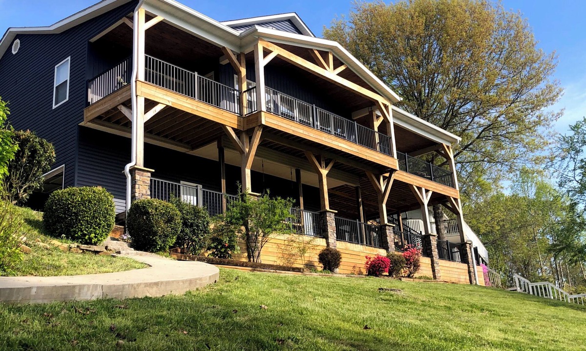 La Follette House | Lakeside Oasis - Dock and boat slip, No-wake zone, Fire pit, Fiber-optic WiFi