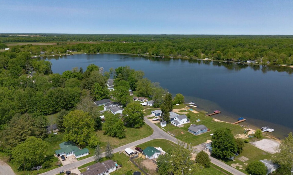 Kendall House | Lakeside Retreat on South Scott Lake – Pet Friendly | Sleeps 8