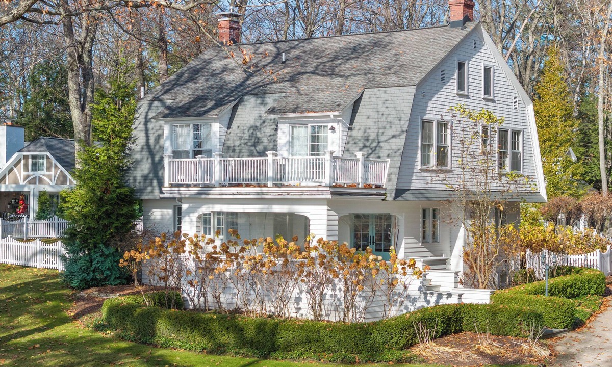Forest Beach House | Lakeview Bliss - Beautifully Decorated Home! Close Private Beach!