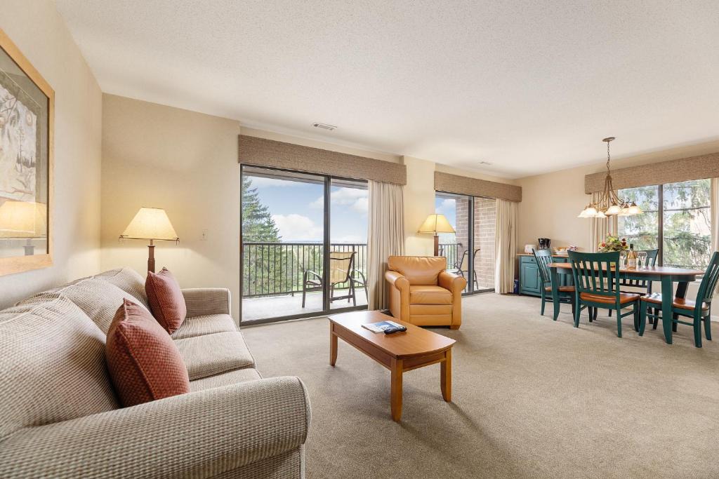 Acme Apartment | Lakeview Golf Retreat 1BDR Condo at Resort 5057