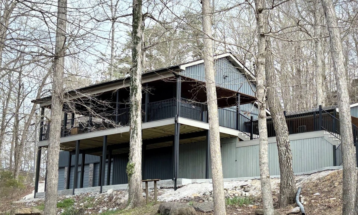 Mammoth Cave House | Lakeview Landing - Newly Remodeled Beautiful Lakefront Home With Dock
