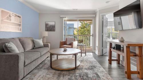 Eureka Apartment | Landing Apartments - The Legends on the Park