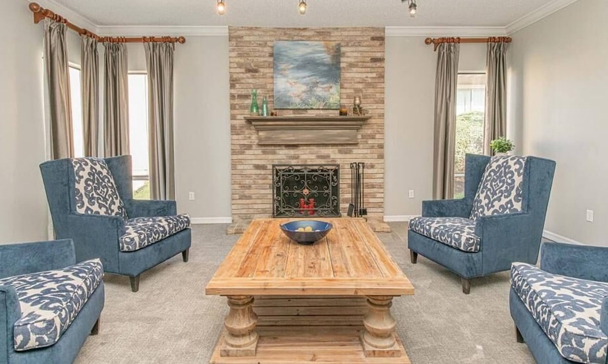 Ballwin Apartment | Landing at Waterford Manors - 2 Bedrooms in Valley Park