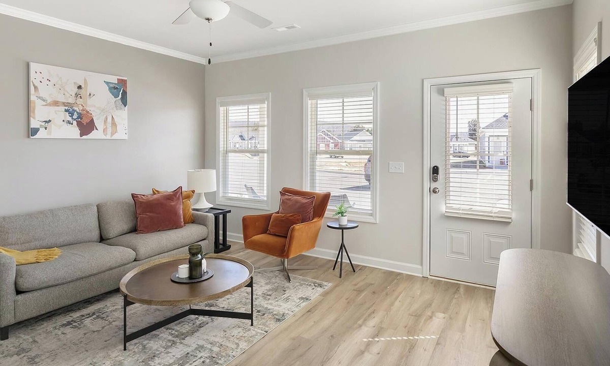 Huntsville Apartment | Landing | Modern 1BD, Gym, Pool