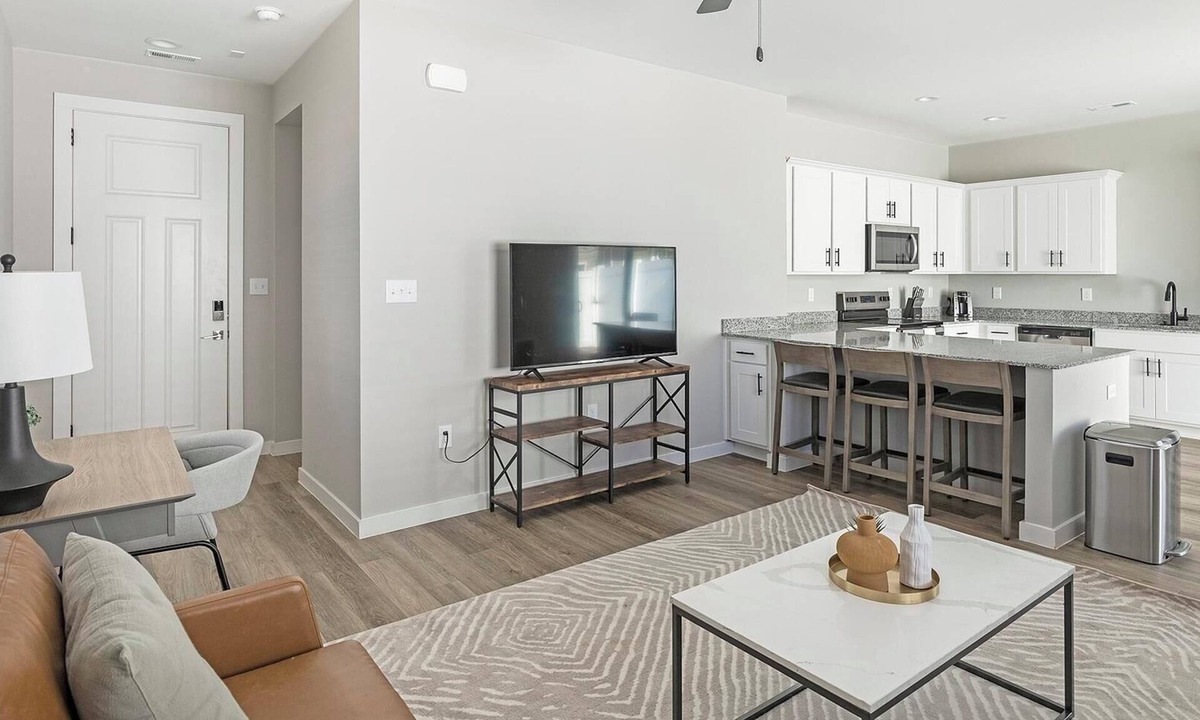 Madison Apartment | Landing | Modern 1BD, Gym, Clubhouse