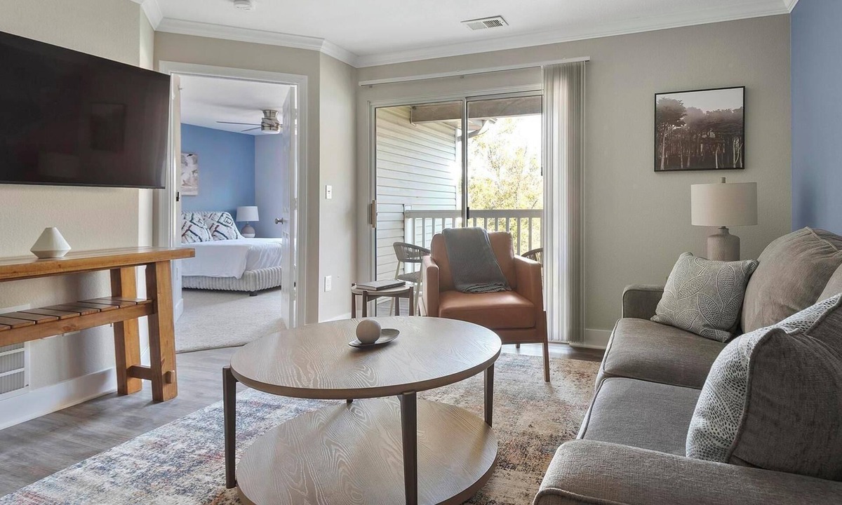 Eureka Apartment | Landing | Modern 2BD, Pool, Gym
