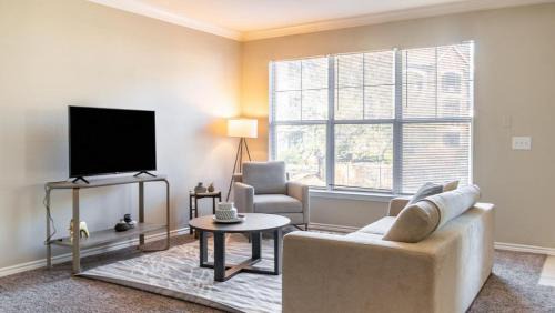 South Tulsa Apartment | Landing Modern Apartment with Amazing Amenities (ID8628X77)