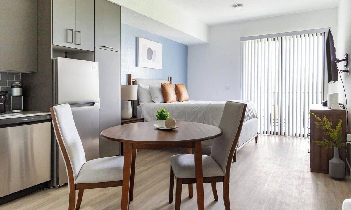 Golden Gate Apartment | Landing | Modern Studio, Courtyard, Yoga Studio