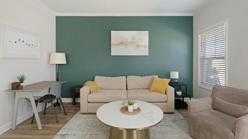Huntsville Apartment | Landing Stunning 1BD Gym Pool