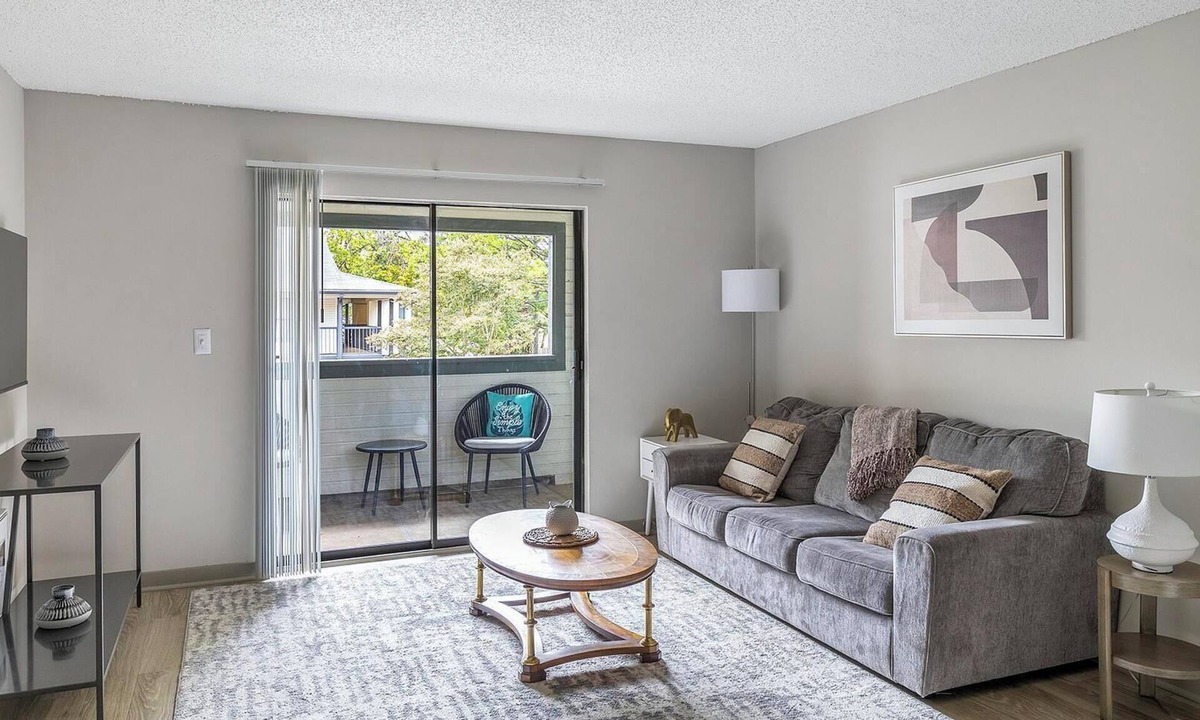 Huntsville Apartment | Landing | Stylish 2BD, Pool, Gym