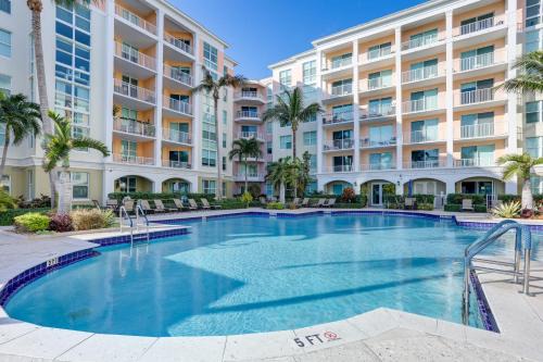 East Ocean Ave House | Lantana Condo w/Balcony: 11 Mi to Palm Beach!