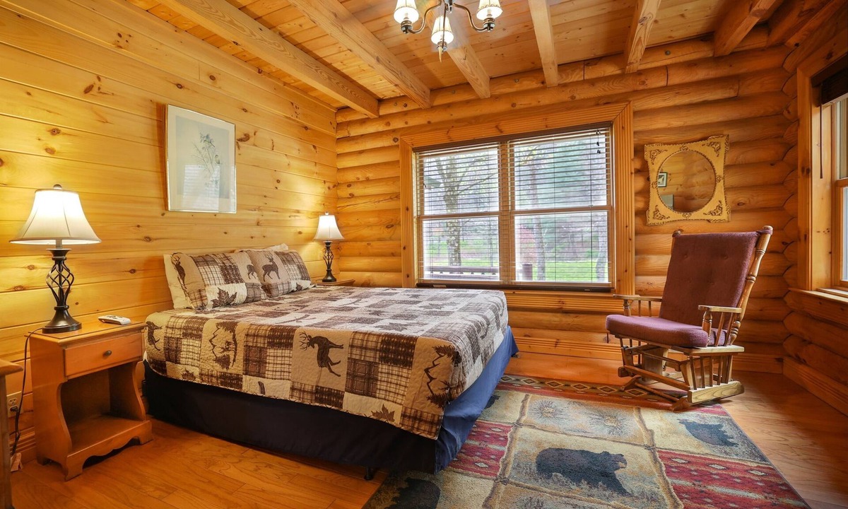 Alarka Cabin | Large Cabin w/Hot Tub & Game Room near Bryson