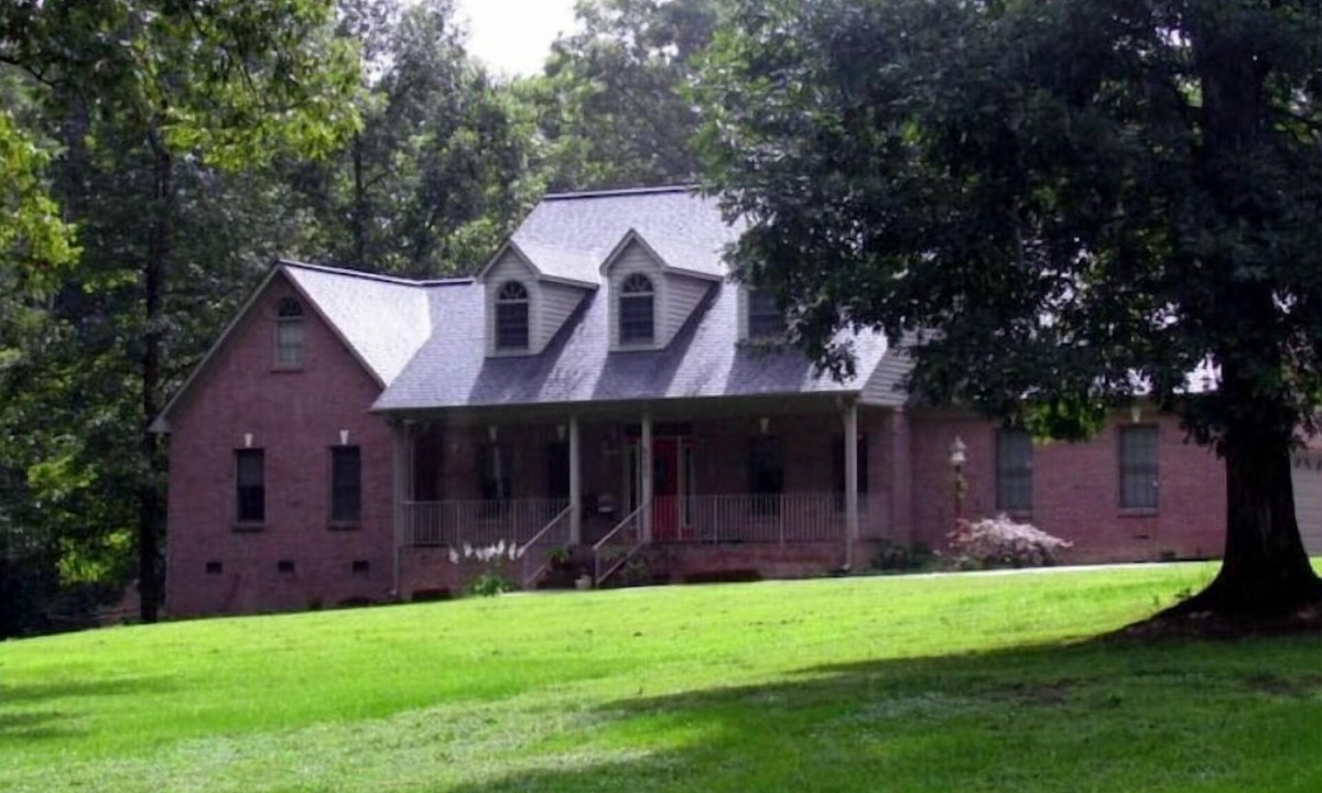 Alexis House | Large Private Home Near Charlotte Sleeps 15 Workspaces and Land - NO PETS
