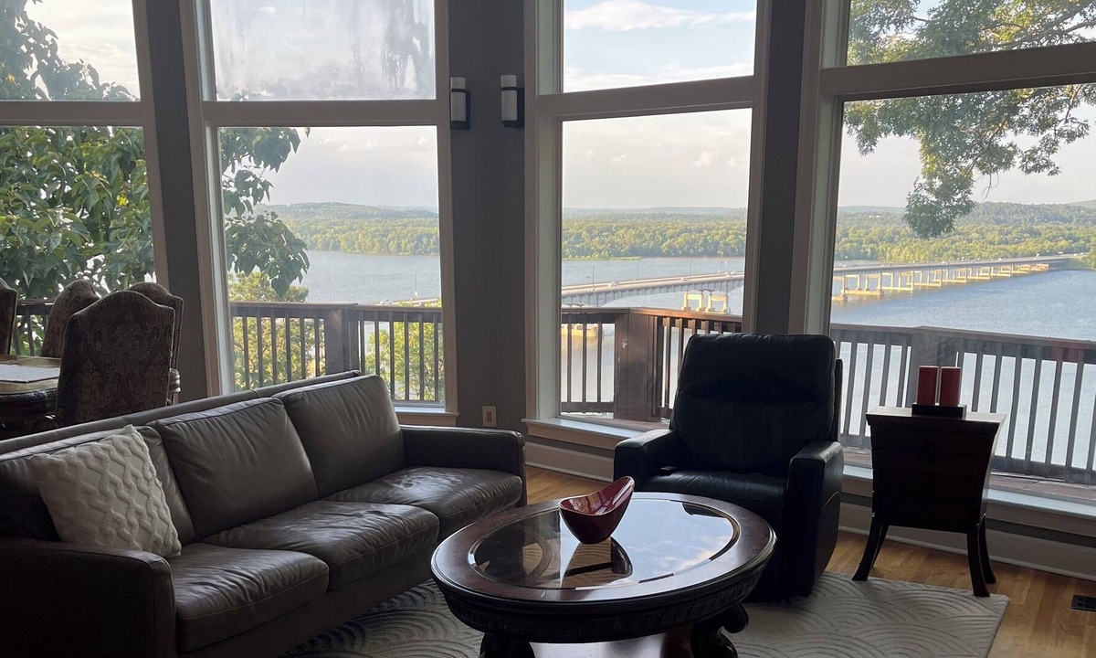 Little Rock House | Large river-view home convenient to the city, freewsys and sirport.