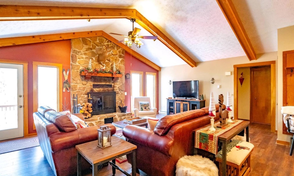 Old Timberline Ski Chalet | Lazy Bear - 637 Fern Lane Lazy Bear - 637 Fern Lane