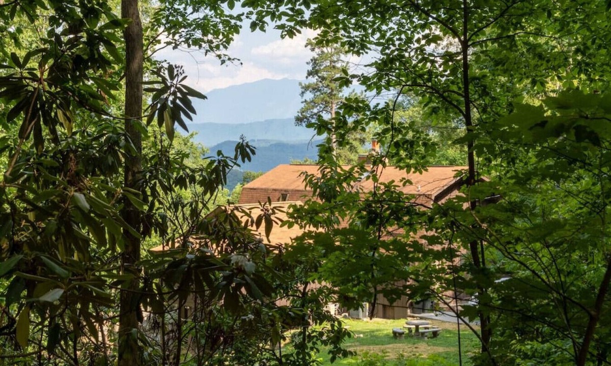 Sevierville Cabin | Lazy Bear Cabin w/Breathtaking Views!