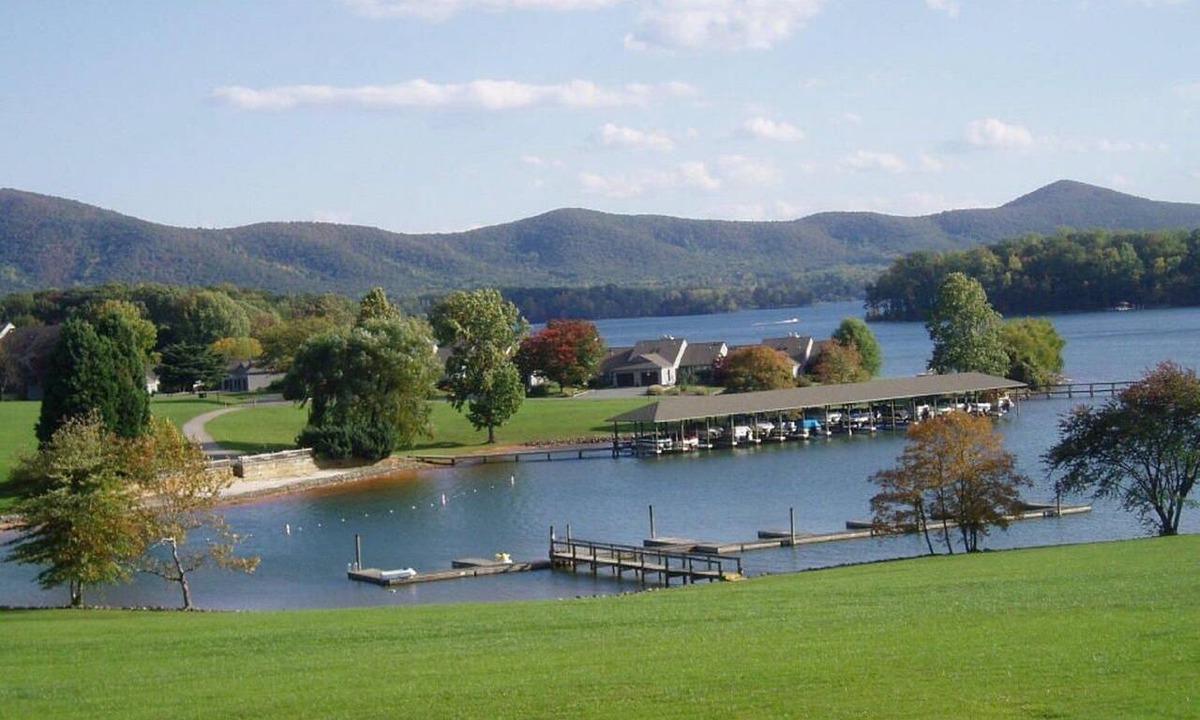 North Shore Condo | Libby's Lake View on Smith Mountain Lake - Inquire about long term rentals!