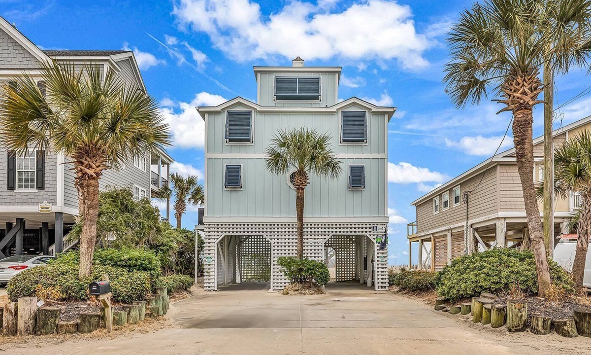Murrells Inlet House | Light House - Oceanfront in Garden City Beach