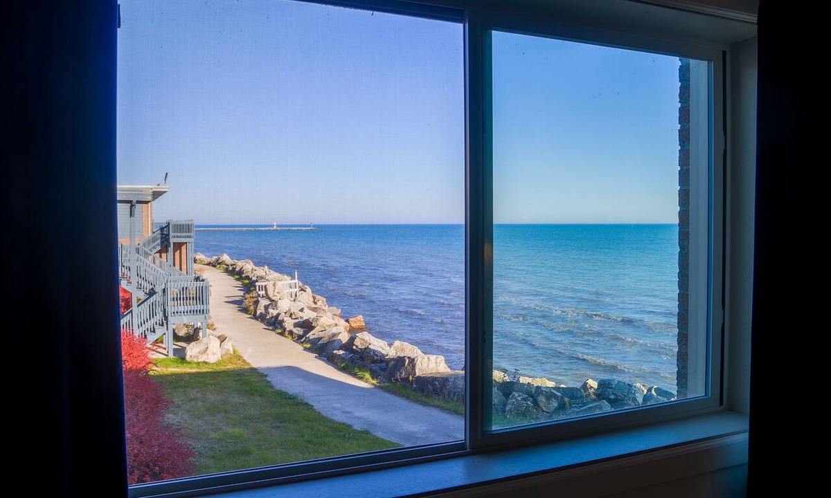 Two Rivers Hotel | Lighthouse Inn