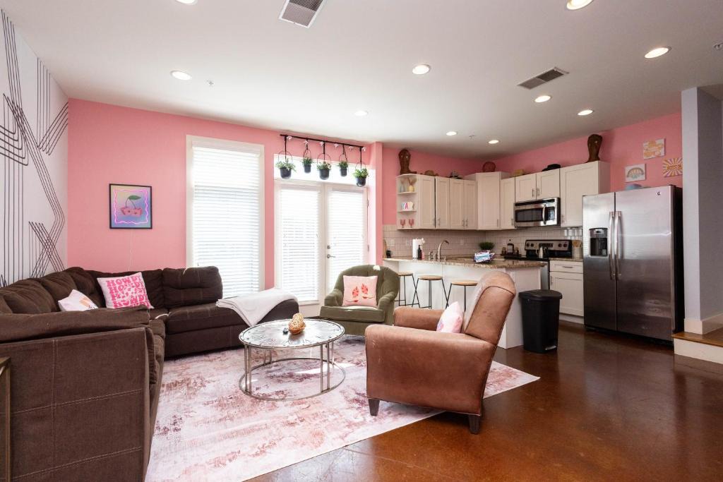 West End Apartment | Lipstick & Boots - Luxury 3-Level Condo with Private Garage near Music Row