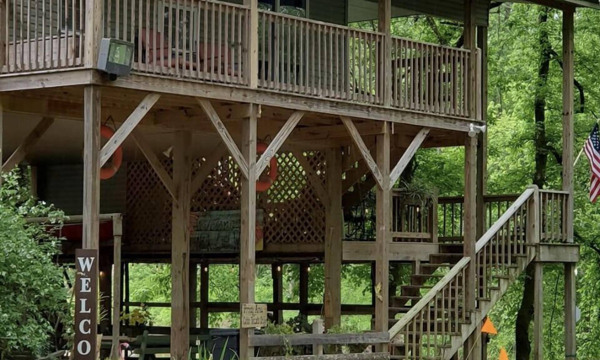 Olivehill Cabin | Little Bears Cozy Creekside Cabin at Up The Creek