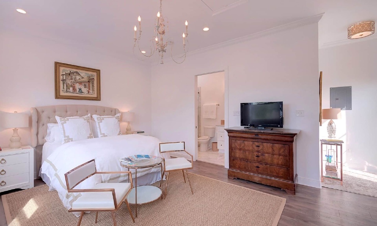 Broadmoor Apartment | Located in the heart of New Orleans.