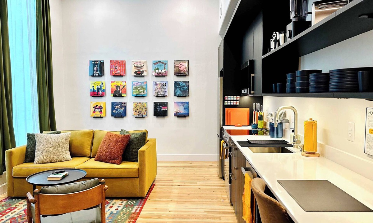 Central City Apartment | Loft 307 - The William - Vinyl - Downtown Vibes