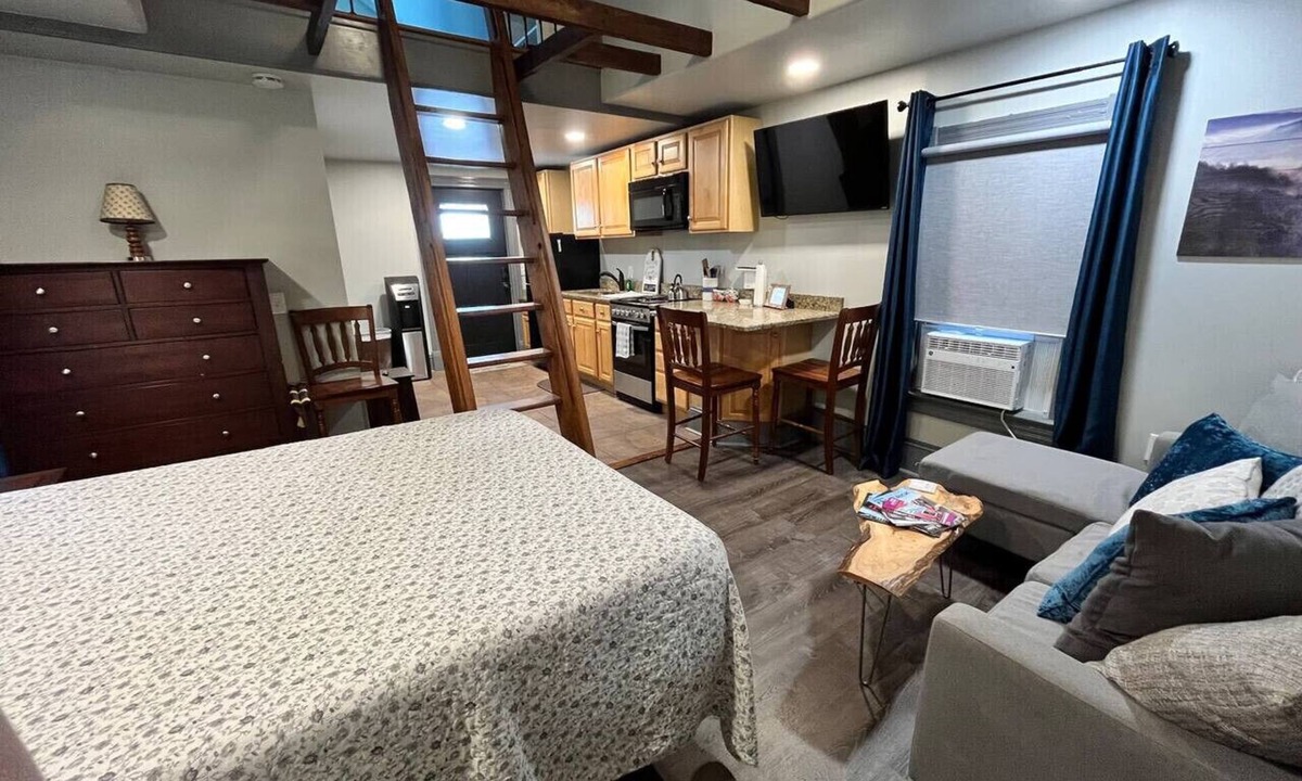 Brunswick Apartment | Loft Apt Just off C&O near Harpers Ferry and AT