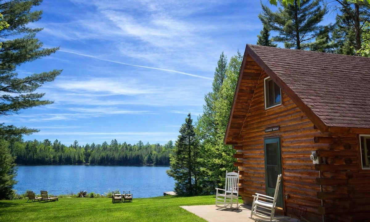 Munising Cabin | Log Cabin Rental! Quiet, Peaceful & Private Lakefront. Dog Friendly!