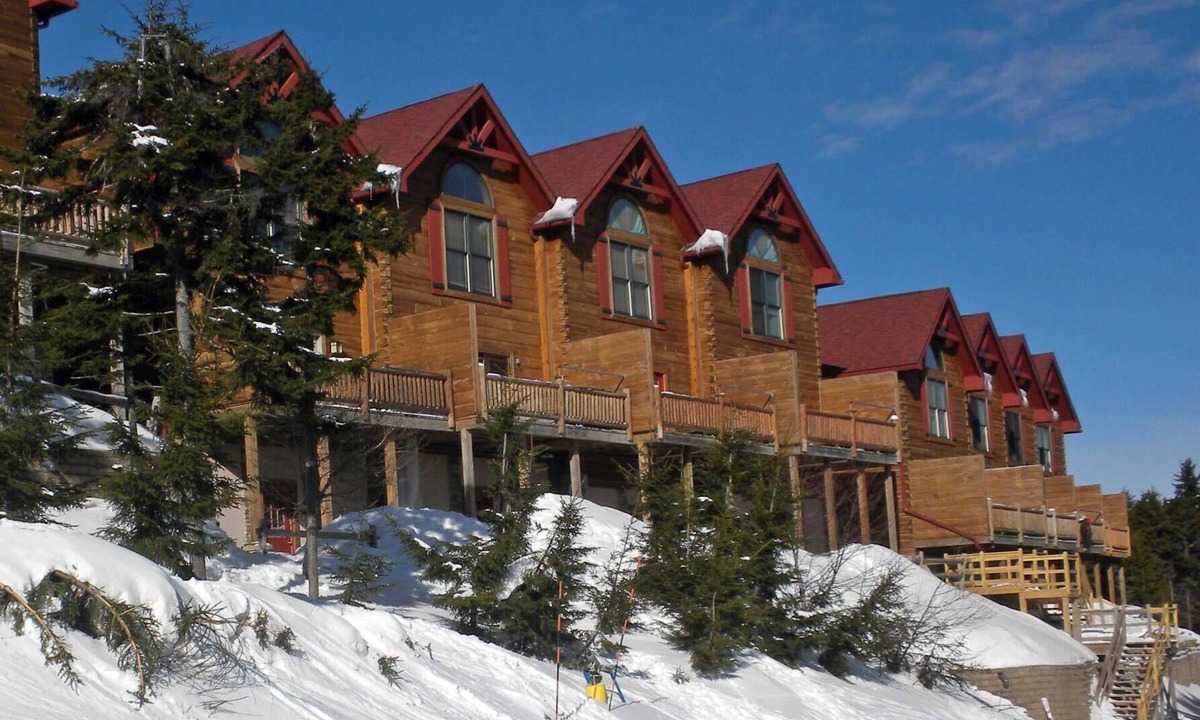 Edray House | Loggers Run #7: 5 Bedrooms, 3.5 Bath: Slope Side. Overlooks The Ski Trail !