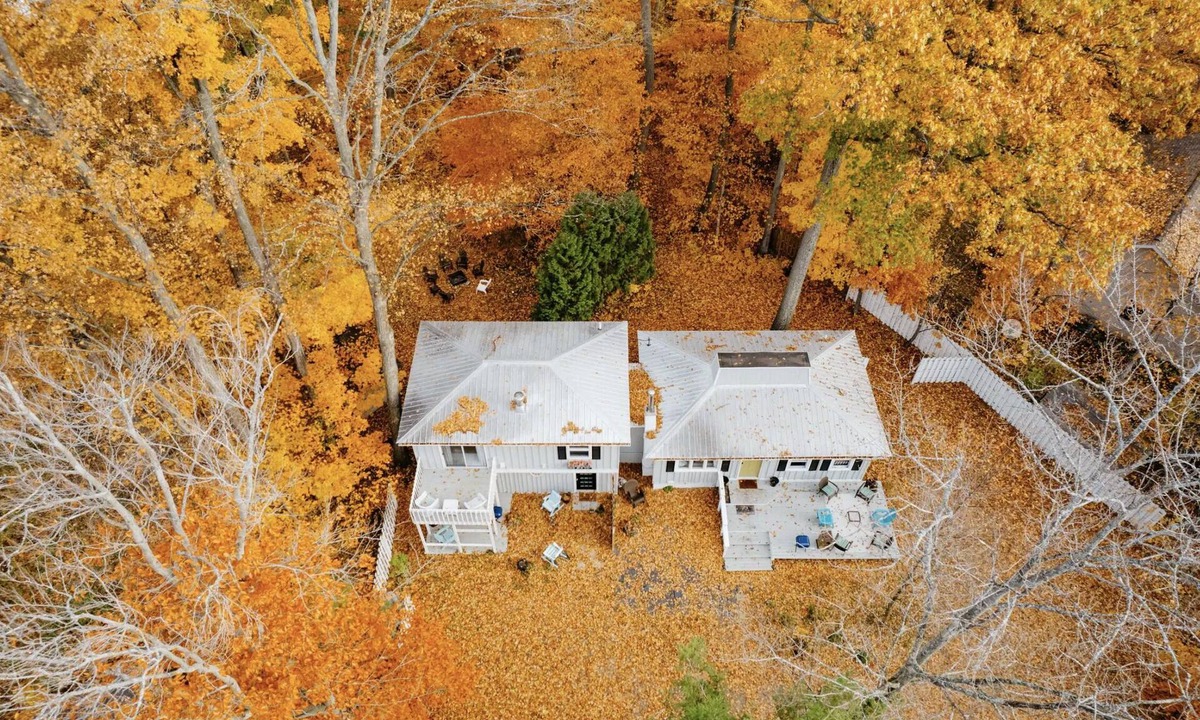 Traverse City Cottage | Long Lake Peninsula Traverse City 3BR Home. Lake, Kayaks, Bikes, Swim, Pets
