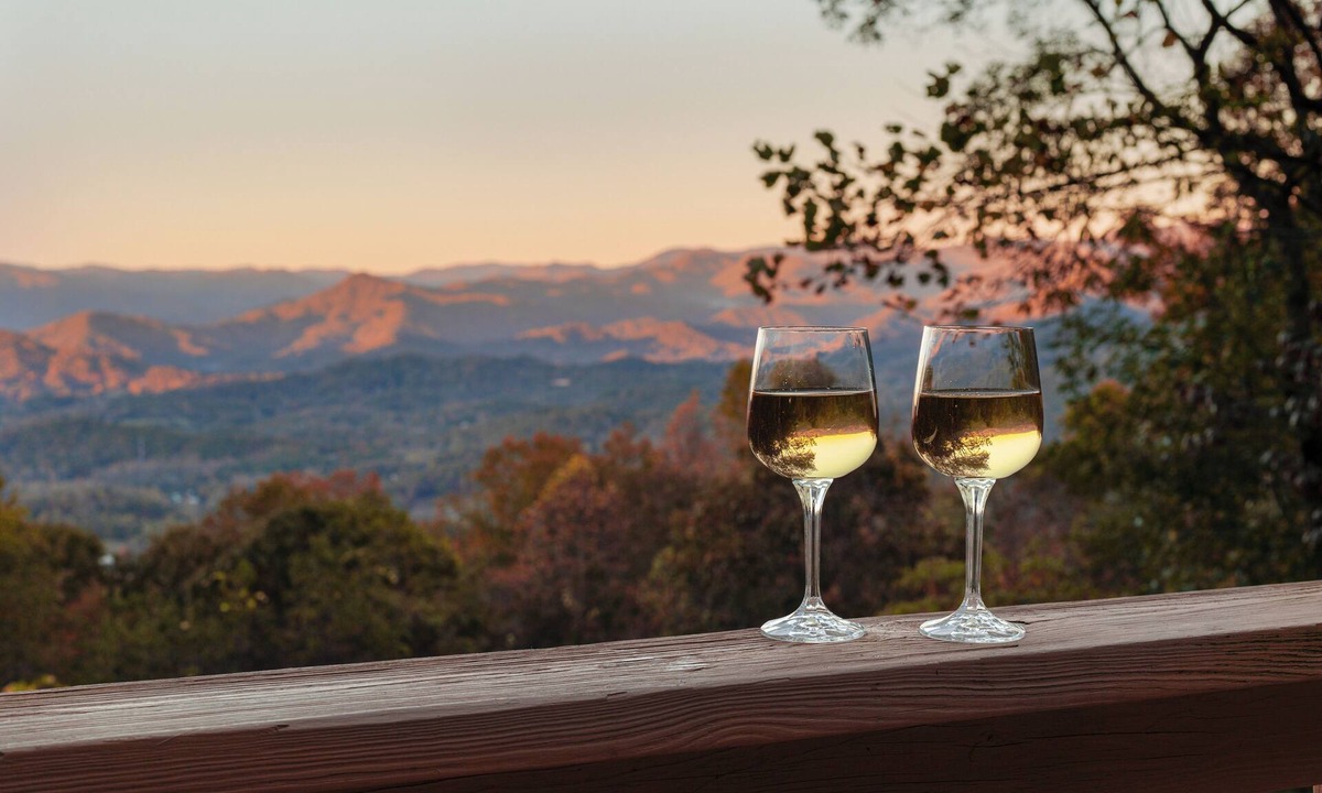 Whittier Cabin | Long Range Mtn Views, End of Road Privacy, Firepit, Pool Table, Gourmet Kitchen