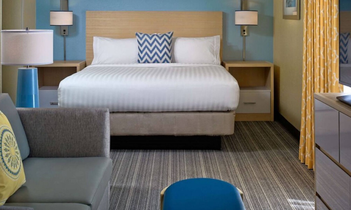 White Station House | Look No More! Outdoor Pool, Pets Allowed Near Children's Museum of Memphis!