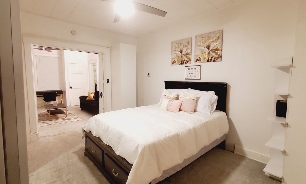 Roselawn Finance Apartment | Lovely 1-bd unit w/free parking 12 min to downtown