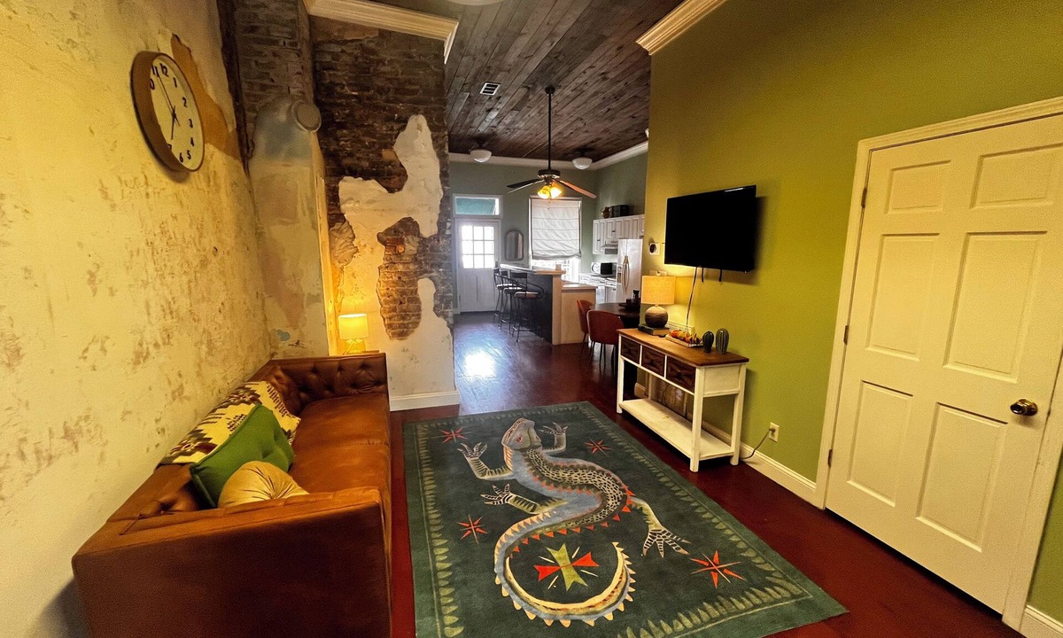 Columbus Apartment | Lovely 2-bedroom apartment with AC in charming Downtown Columbus