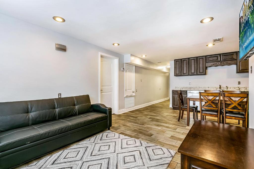 Navarre Apartment | Lovely 2BR next to City Park by Hosteeva
