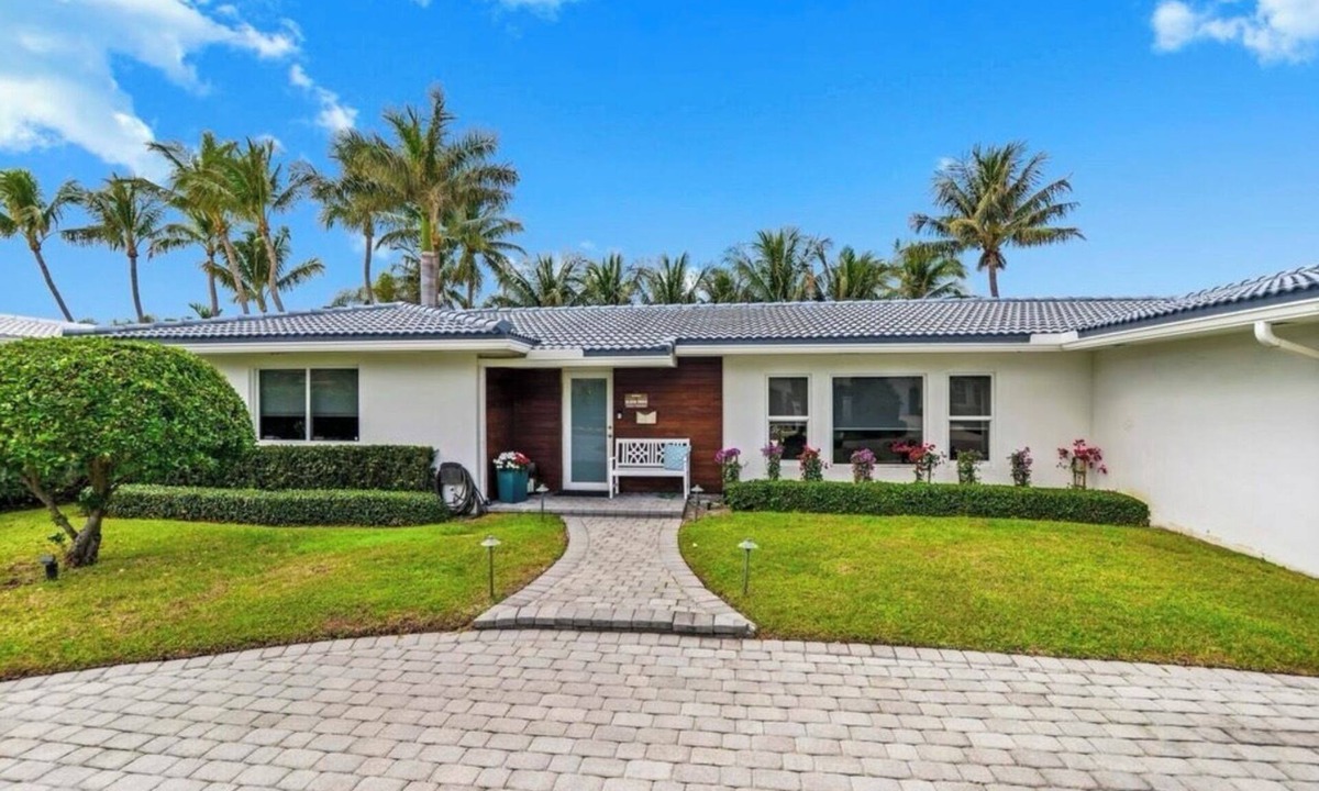 Lighthouse Point House | Lovely 3-bedroom house with heated pool in pleasant Lighthouse Point