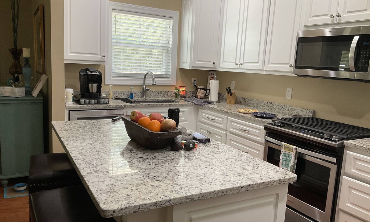 Oxford House | Lovely cottage located 3 miles from downtown Oxford.