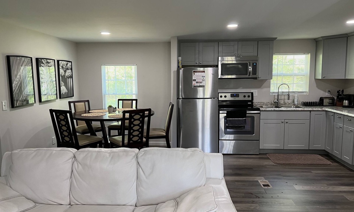 Jefferson House | Lovely little house great for your business or vocation stay.