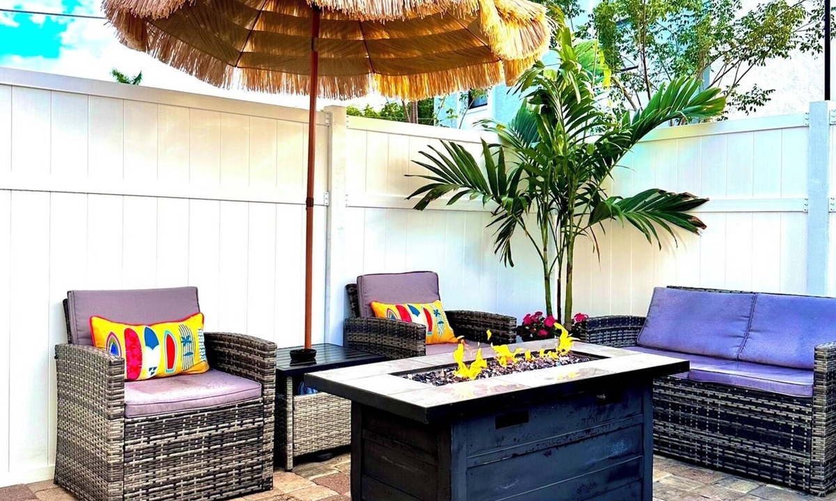 Iona Apartment | Lovers Beach Getaway - Private - Fire Pit - Grill- Pet Friendly
